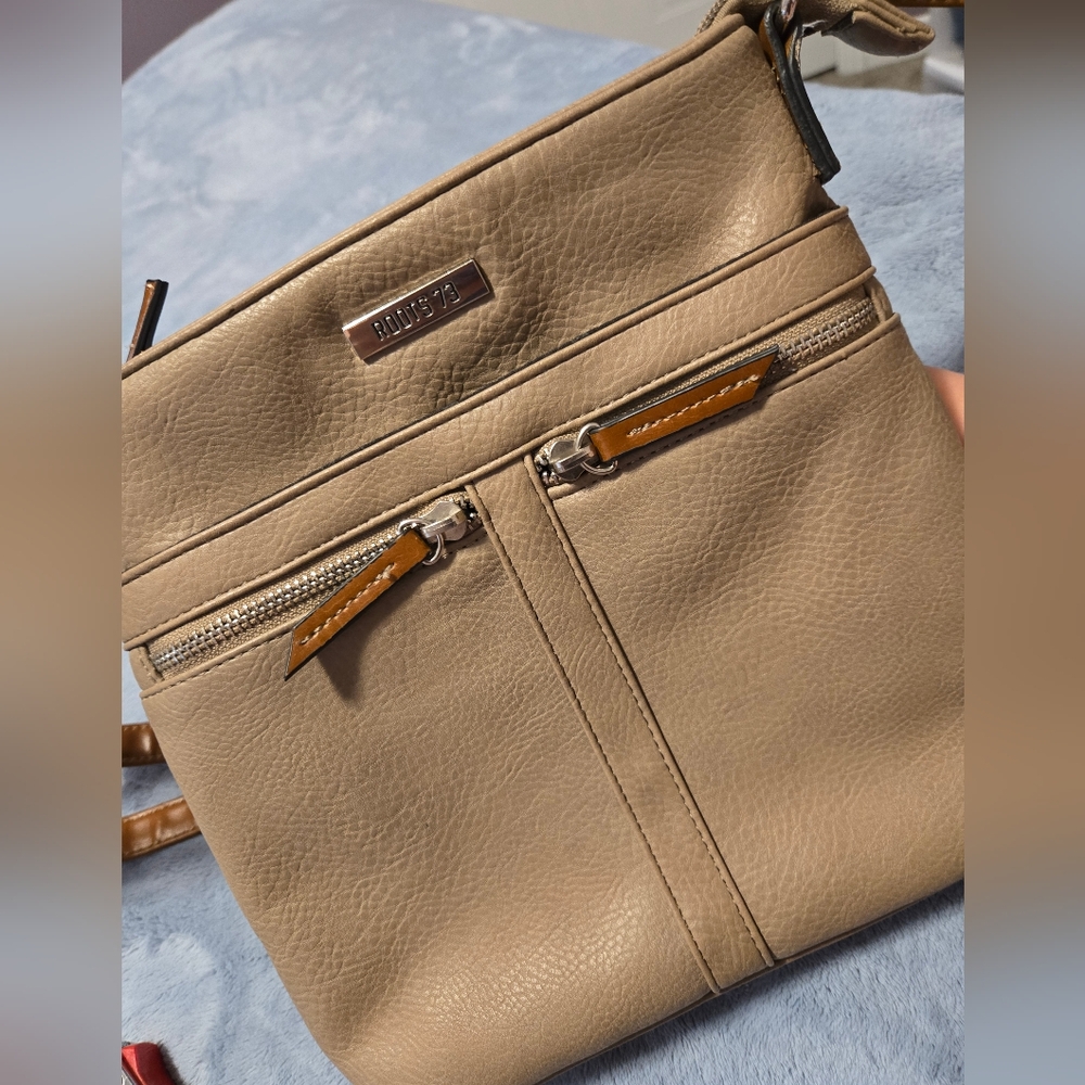 Roots Beige/Tan Leather Purse